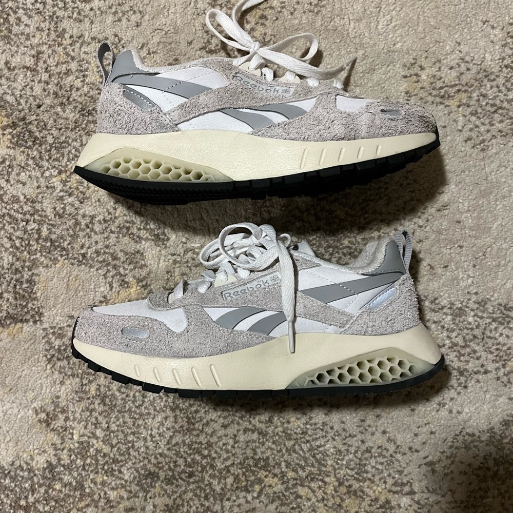 Reebok Classic Gray and White Sneakers Hexalite
